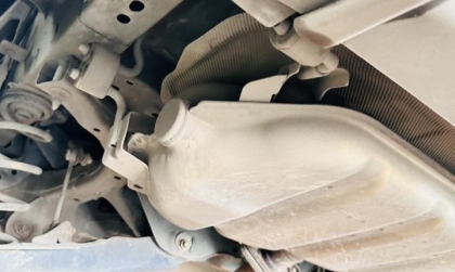 Mazda3 sao lại bị bịt một bên ống xả thế này ạ?