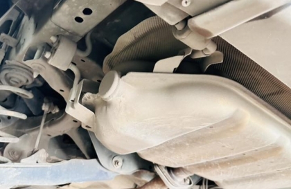 Mazda3 sao lại bị bịt một bên ống xả thế này ạ?