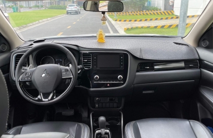 Không biết sao xe Outlander tự nhiên bị báo cá vàng thế ạ?