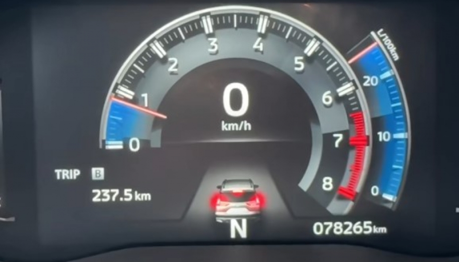 Có bác nào đi Xpander Cross bị tình trạng nhảy vòng tua máy như em không ạ?