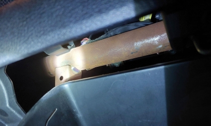 Hốc đồ trước xe XL7 bị gỉ thế này có sao không ạ?