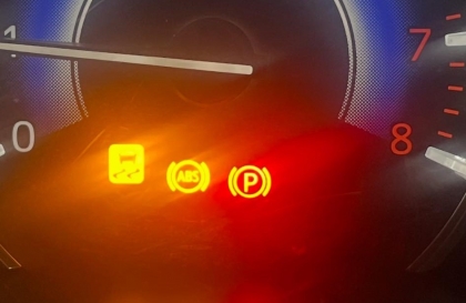 Toyota Rush báo lỗi đồng hồ thế này do đâu ạ?