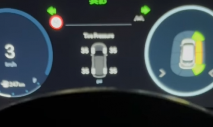 Đạp phanh xe Hyundai Tucson bị kêu cụp cụp ở phía trước là sao các bác?