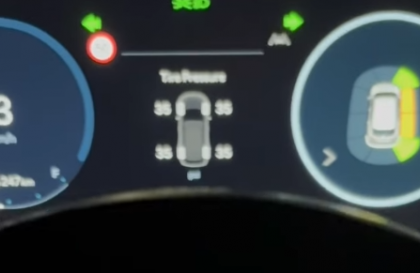 Đạp phanh xe Hyundai Tucson bị kêu cụp cụp ở phía trước là sao các bác?