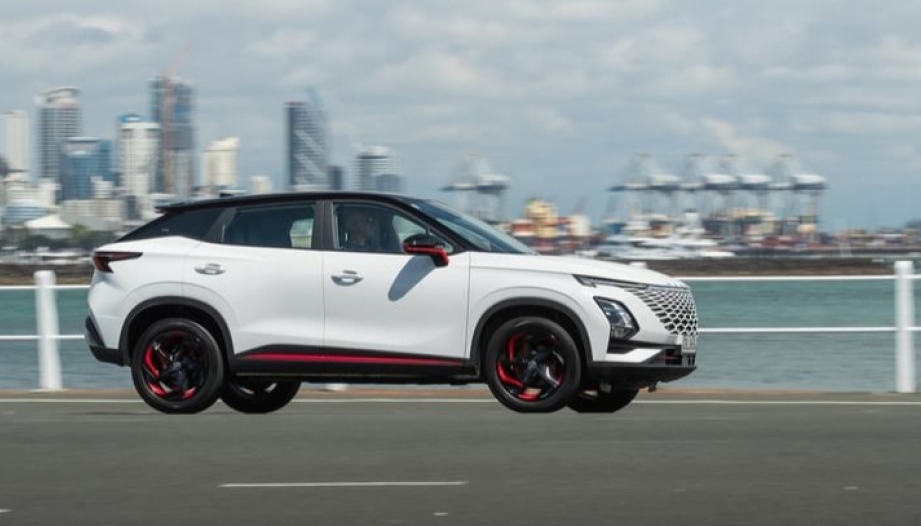 Omoda C5 bị mùi khét từ khoang máy có sao không?