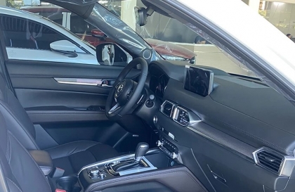 Các bác cho xin cách khắc phục tình trạng kêu ở tay nắm cửa xe Mazda CX-5 với ạ!