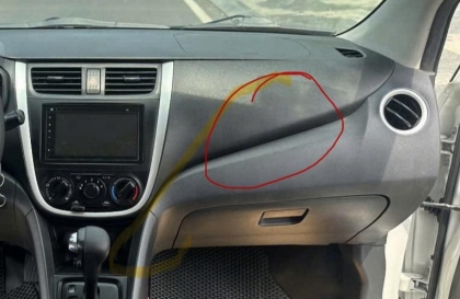 Làm sao xử lý được tiếng lọc cọc ở chỗ taplo ghế phụ xe Suzuki Celerio ạ?