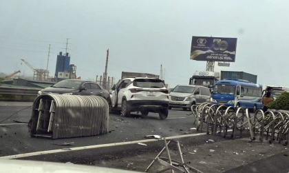 Ảnh TNGT: Mất lái, tài xế KIA Seltos 