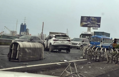 Ảnh TNGT: Mất lái, tài xế KIA Seltos 