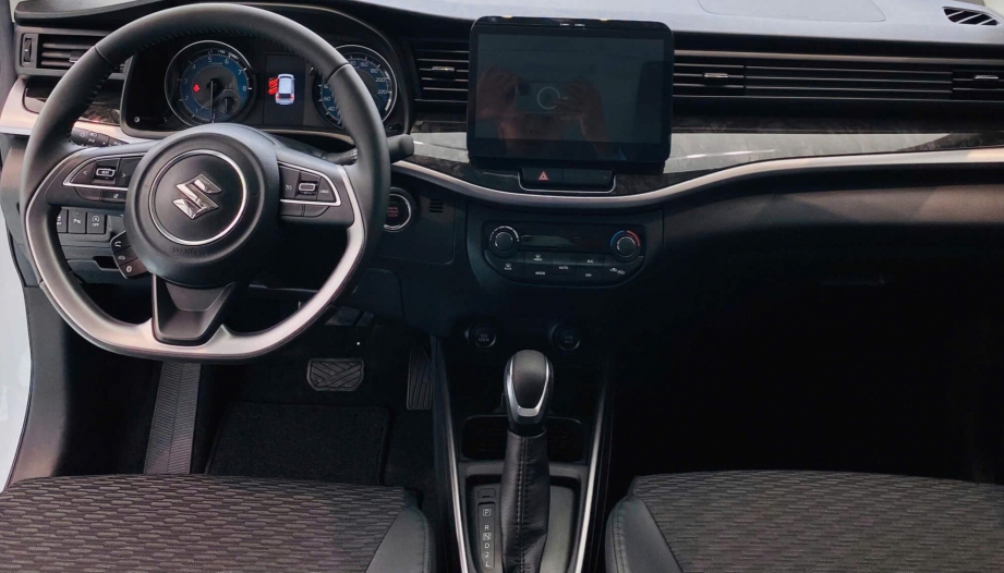 Xe Suzuki XL7 từ P sang D bị giật là sao?