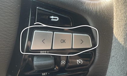 Sao mấy nút điều khiển trên vô lăng xe Lux A không dùng được?