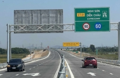 Kinh nghiệm lái xe trên đường nghỉ Tết Thống Nhất (P.4): Cách nhập đường cao tốc đúng cách và an toàn nhất