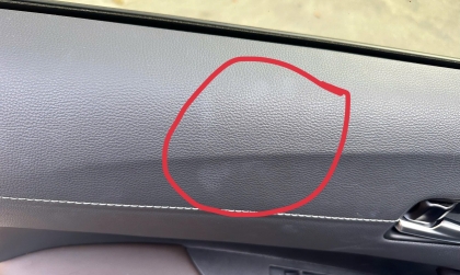 Vết ố trắng trong xe Corolla Cross có thể xóa được không?