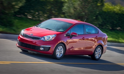 Kia Rio bị giật khi vào số lùi là sao?