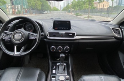 Khóa xe tự động của Mazda 3 nhạy quá thì phải làm sao?