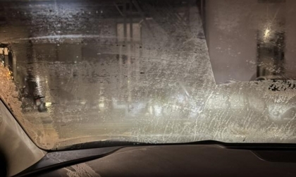 Kính xe Hyundai Tucson bị đọng nước thì phải làm gì?