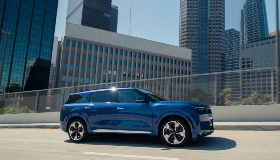 VinFast VF 9 được nhiều người dùng “săn đón” nhờ tổng ưu đãi trực tiếp lên tới 13% trong tháng 4