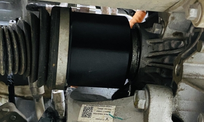 Có bác nào đi Limo Green đã bị chảy dầu chỗ gầm thế này chưa?