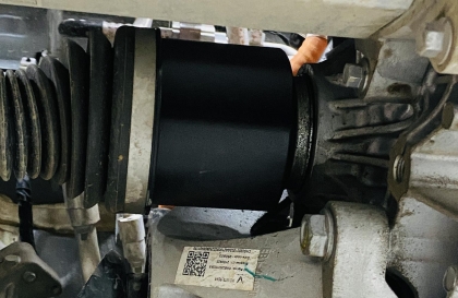 Có bác nào đi Limo Green đã bị chảy dầu chỗ gầm thế này chưa?