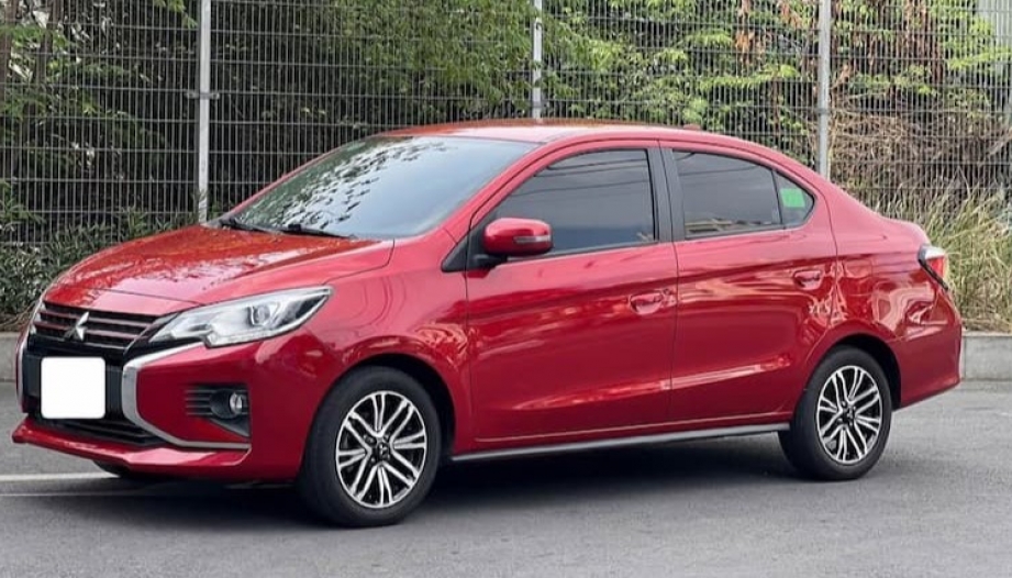 Mitsubishi Attrage nhấp nháy đèn báo khi ga lớn là bị sao?