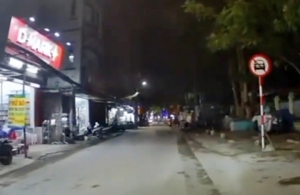 Ý thức giao thông: Chuyện đêm khuya - Khách bảo là phải nghe: Cứ đi đi, thoải mái, phạt anh chịu.