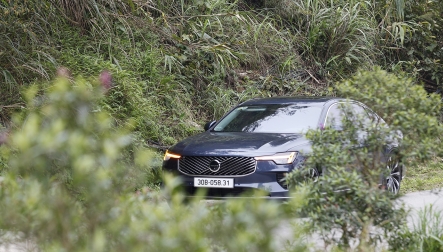 Volvo S90 T8 - Di sản Scandinavian trong Kỷ nguyên Số hoá