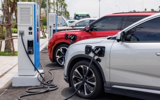 Bộ Công Thương cảnh báo nguy cơ quá tải lưới điện cục bộ do xe điện phát triển