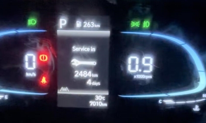 Các bác cho hỏi Hyundai Stargazer báo thế này là sao?