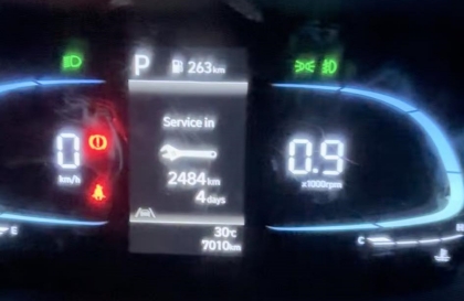Các bác cho hỏi Hyundai Stargazer báo thế này là sao?