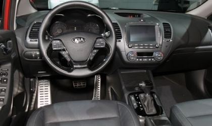 Bật đèn xe Kia Cerato có tiếng rè rè là lỗi gì các bác?