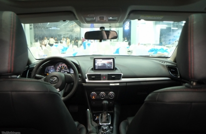 Mazda 3 có tiếng kêu i i khi đi trên 40 km/h không biết do vấn đề gì?