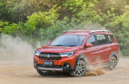 Suzuki XL7 phun nước rửa kính thế này có bị lỗi gì không?