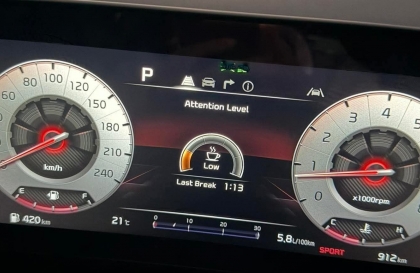Các bác cho hỏi xe Kia Sportage báo lỗi gì trên đồng hồ thế?