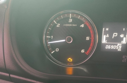 Mitsubishi Triton báo lỗi như này là sao các bác?