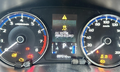 Mitsubishi Xpander hiện nhiều lỗi trên đồng hồ là sao thế ạ?