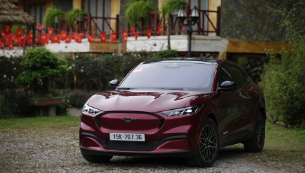 Ford Việt Nam giảm giá Mustang Mach-e còn 1,699 tỷ đồng