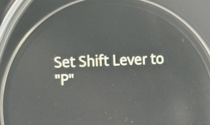 Xe Cx-8 cứ báo phải vào số P là sao các bác?