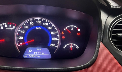 Đồng hồ Hyundai Grand i10 báo lỗi thế này có phải lỗi không?