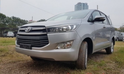 Sao xe Innova của em chạy cứ có tiếng ù ù nhỉ?