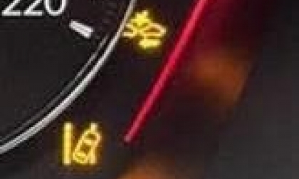 Honda City khởi động xong hiện lỗi trên đồng hồ thế này là lỗi gì ạ?