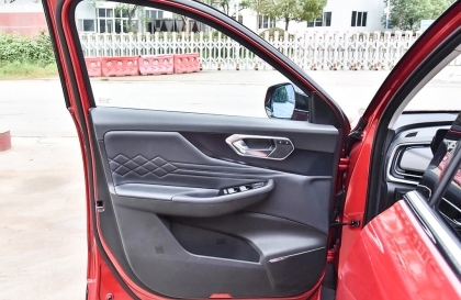 Beijing X7 có tiếng kêu ở cánh cửa là sao ạ?
