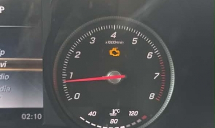 Đang chạy đồng hồ GLC báo thế này là sao vậy?