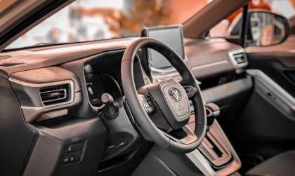 Màn hình xe Toyota Innova tự nhiên không mở được Youtube là bị sao?