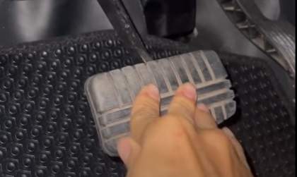 Không hiểu sao xe Outlander đạp phanh cứ có tiếng kêu phì phì?