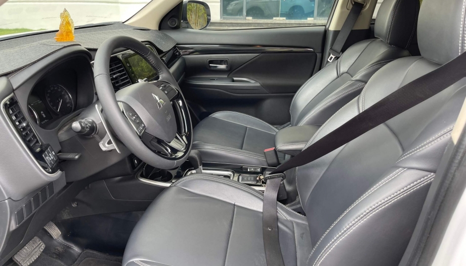 Xin cách khử mùi hôi cho Mitsubishi Outlander