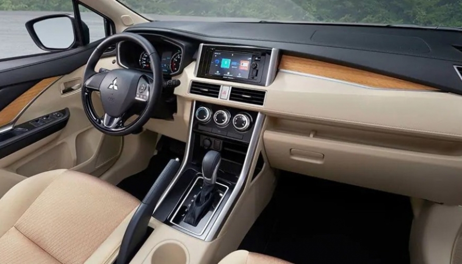 Các bác cho hỏi vô lăng xe Xpander bị lệch ạ?