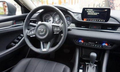 Anh em cho hỏi xe Mazda 6 bị kêu khi đánh lái là bị sao?