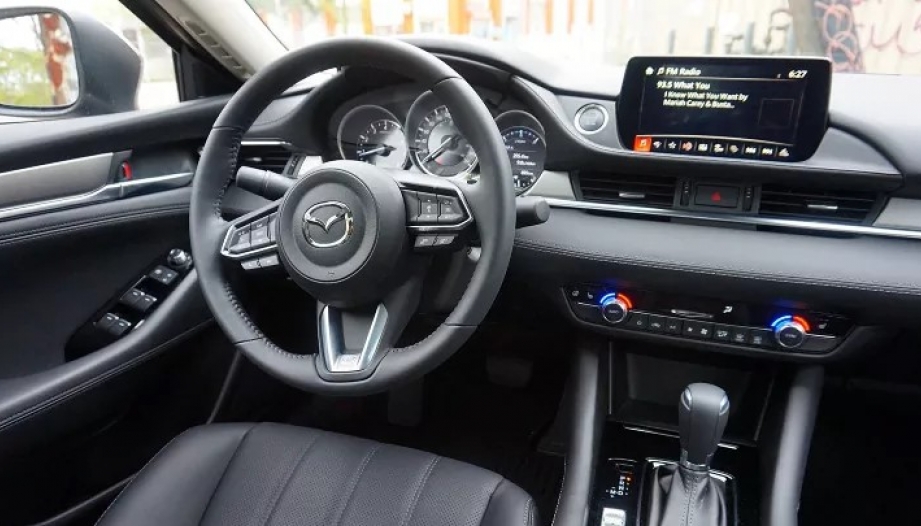 Anh em cho hỏi xe Mazda 6 bị kêu khi đánh lái là bị sao?