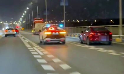 Taxi tự lái tại Trung Quốc đột ngột dừng hoạt động, nhốt khách hàng trên cao tốc 