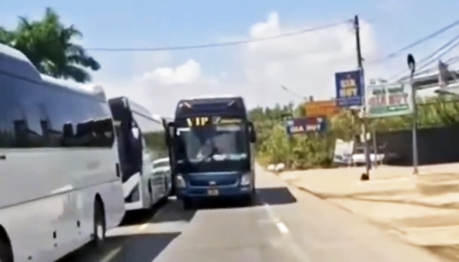 Theo các bác, tài xe gắn cam có nên xuống xin lỗi tài xe khách 45 chỗ... rồi gửi clip cho CSGT???